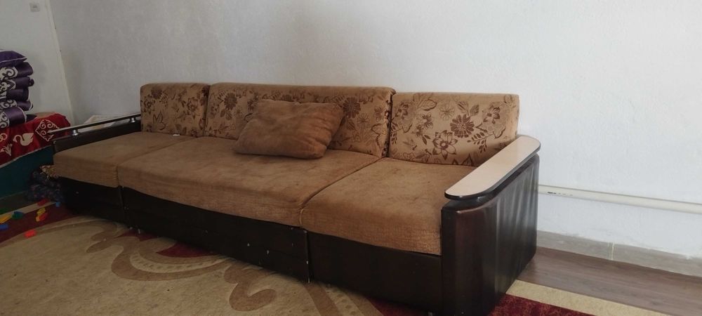 Жаксы жагдаида Диван сатылады.