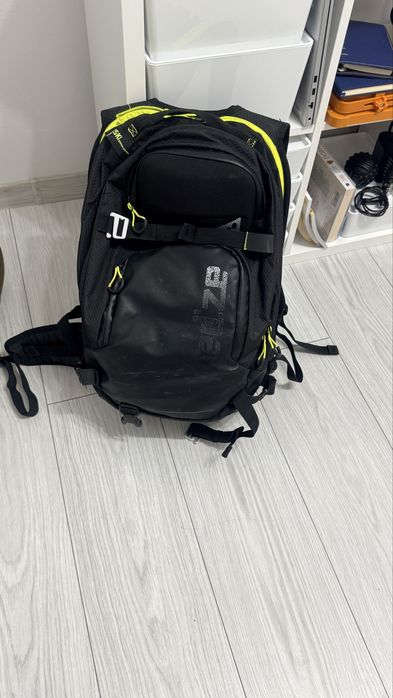Rucsac ski / snowbord cu protectie spatete / coloana