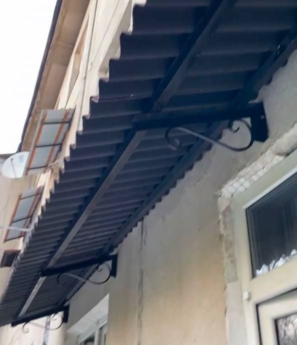 Наружная конструкция, навесы, козырьки над окнами, и бельевые ролики