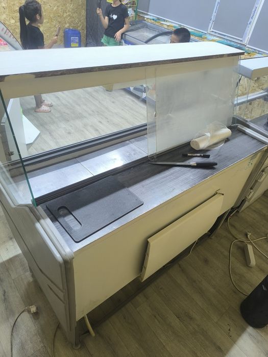 Продам торговое оборудование ветрины колбасные