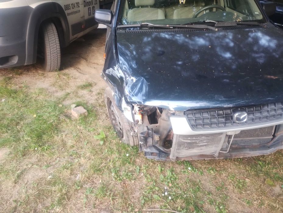 Продавам Мазда демио за части