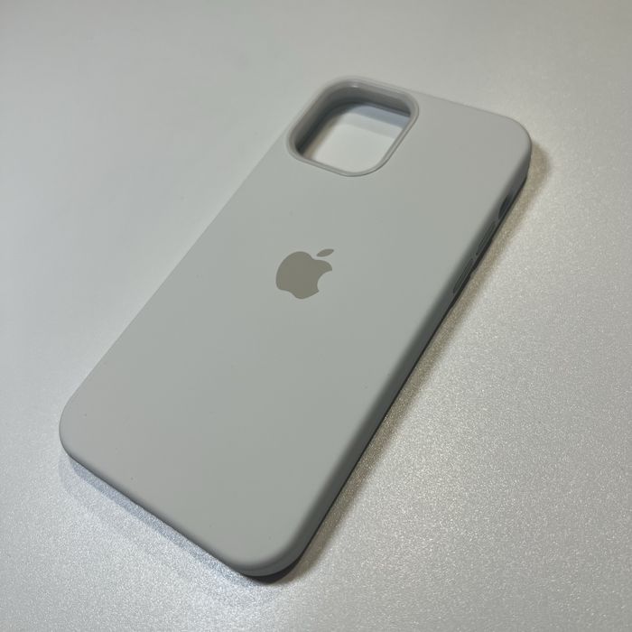 Промо пакет: Връзка Crossbody Strap + Силиконов калъф с лого за iPhone 12/13/14/15/16/17 Plus, Air, Pro и Pro Max