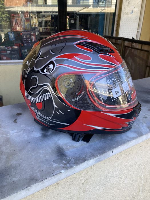 Нова каска за мотор М/Л - пистова/ шлем