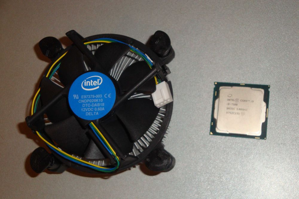 Procesor intel core i3 7100 3.9Ghz KabyLake 1151 cooler original nou