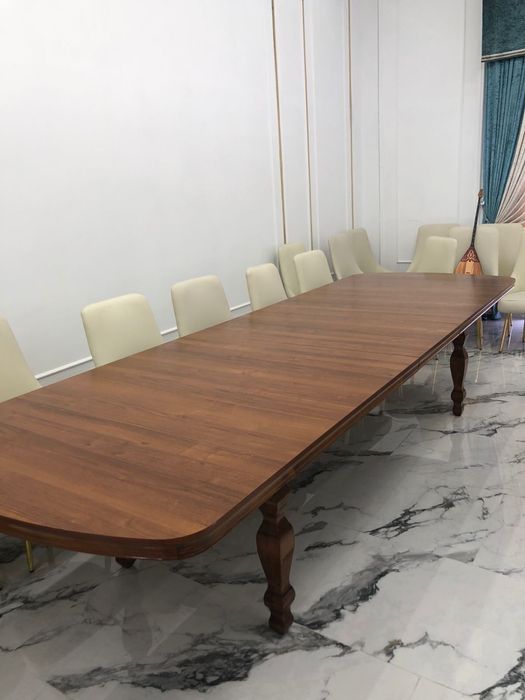 Стол для зала без стульев