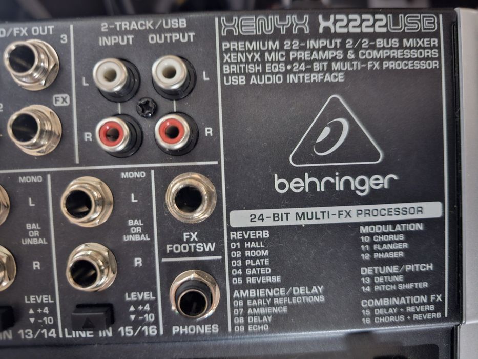 Mixer pasiv Behringer Xenyx X2222 USB