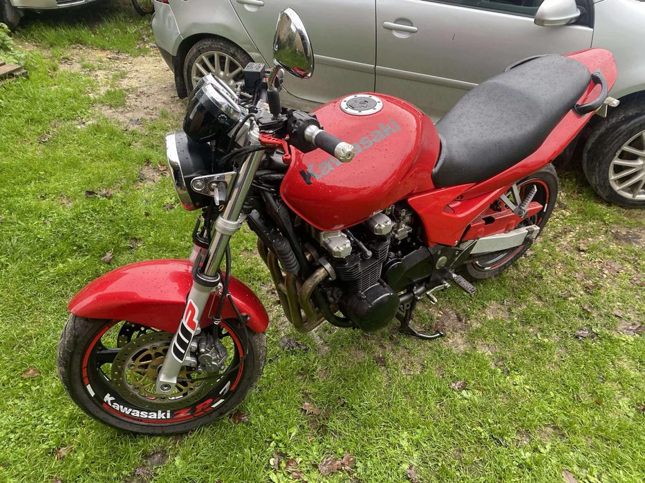 Kawasaki ZR-7 750 – 4 cilindri, sunet sport, evacuare Mivv