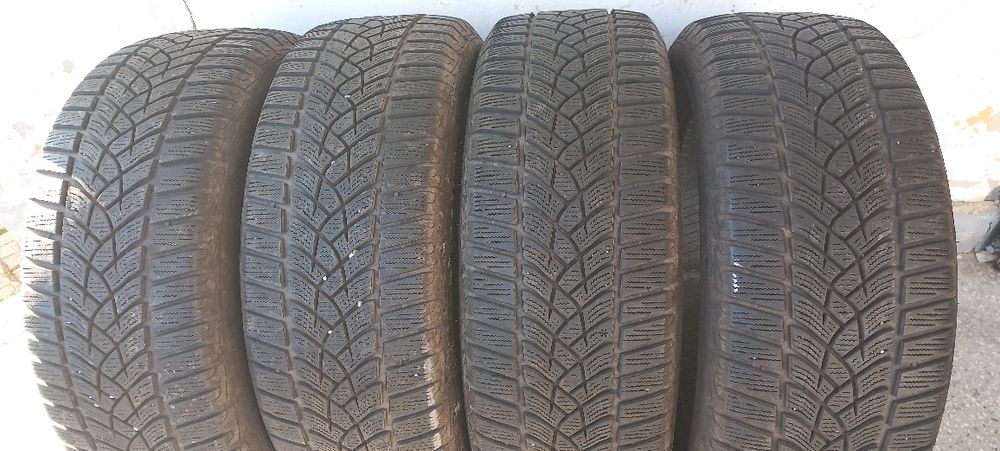 215 55 17 Зимни гуми  Goodyear Дот22