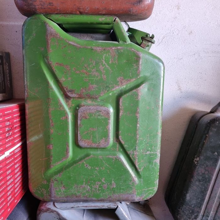 Продам канистры железные