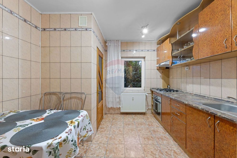 Apartament 4 camere Micalaca + loc de parcare