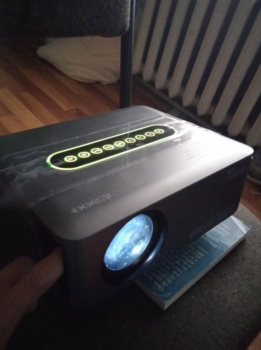Продам портативный проектор