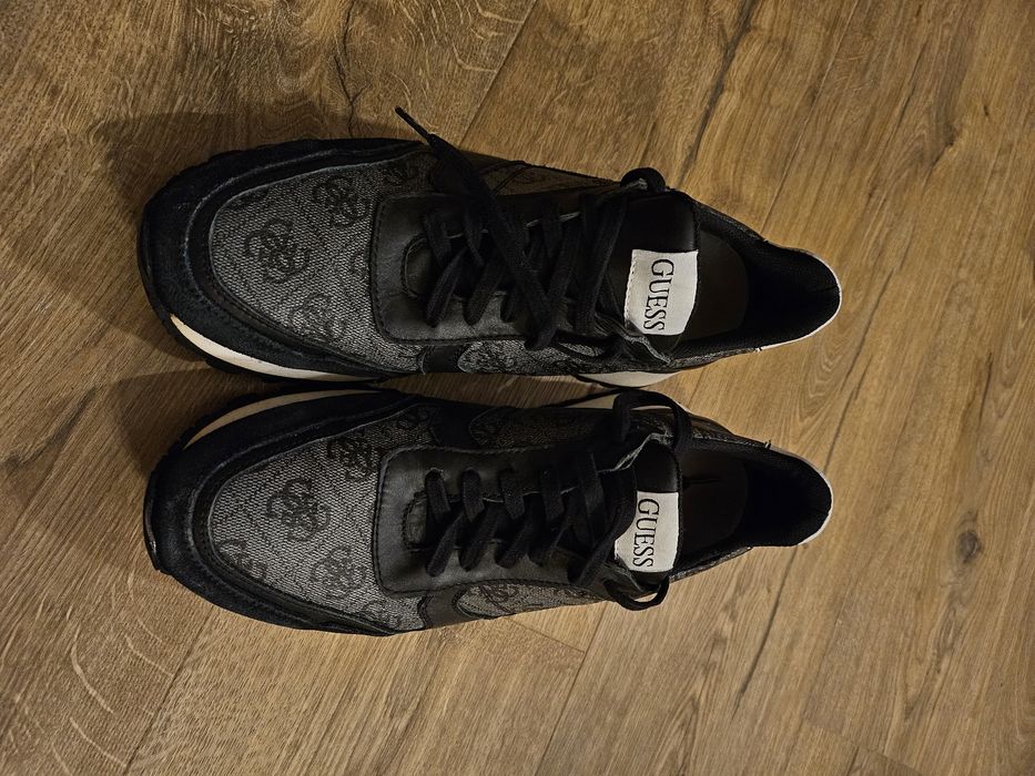 Мъжки обувки на GUESS