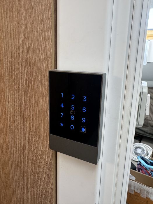 Control acces si pontaj usi, videointerfonie
