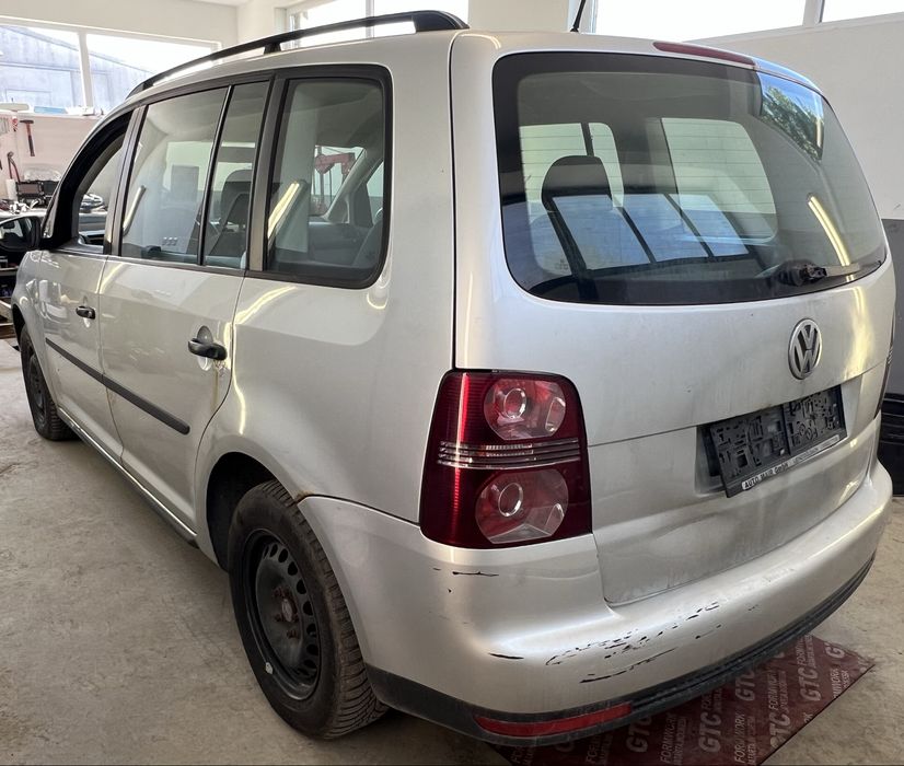 VW Touran 2010г 1.9TDi BLS 6ск