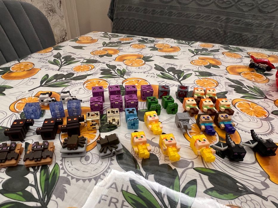 продам игрушки из киндера minecraft