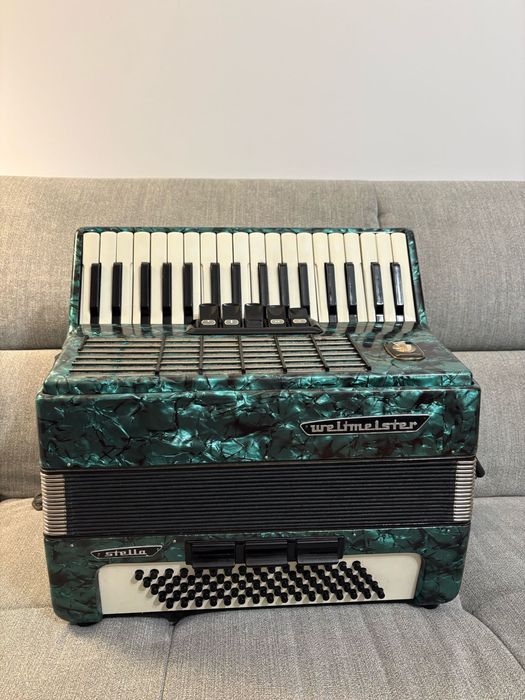 Acordeon Weltmeister Stella cu 80 de basi