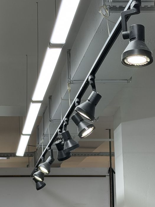 Трековые LED светильники для магазина