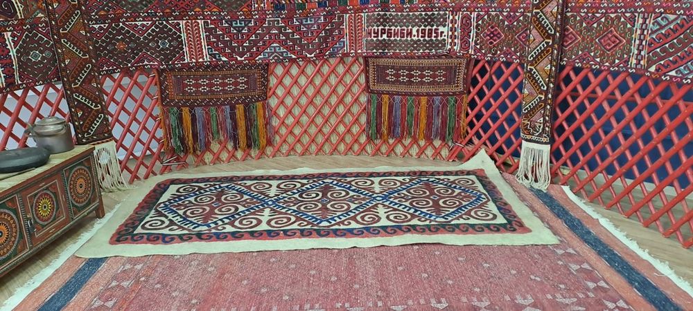 Казахская юрта полвинка