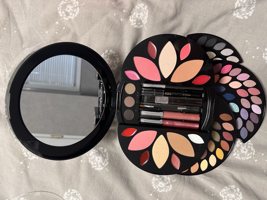 Douglas Star Palette