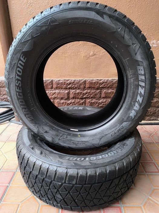 Продам шины на Прадо 150, 2 вида.