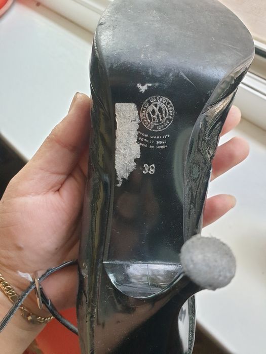 Кожанные лакированные туфельки.