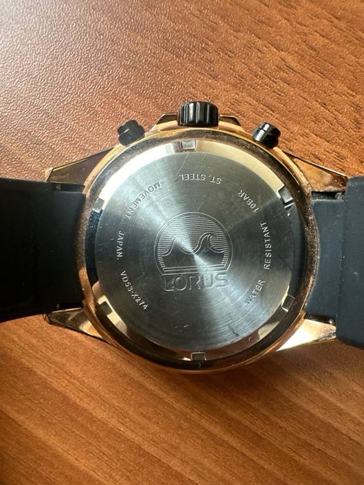 Золотые часы LORUS