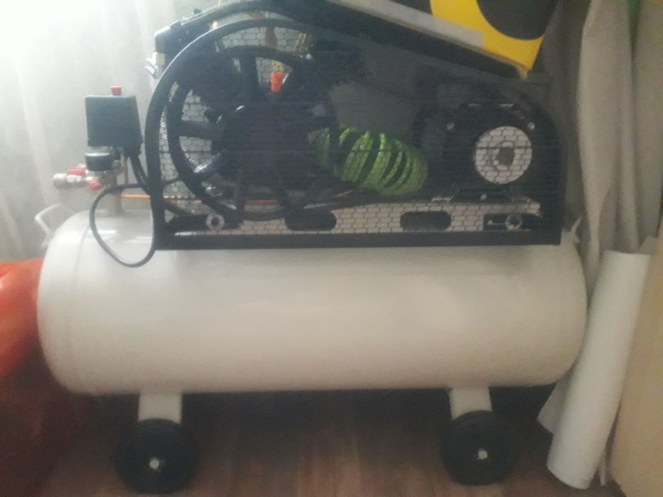 Компрессор новый 100литров