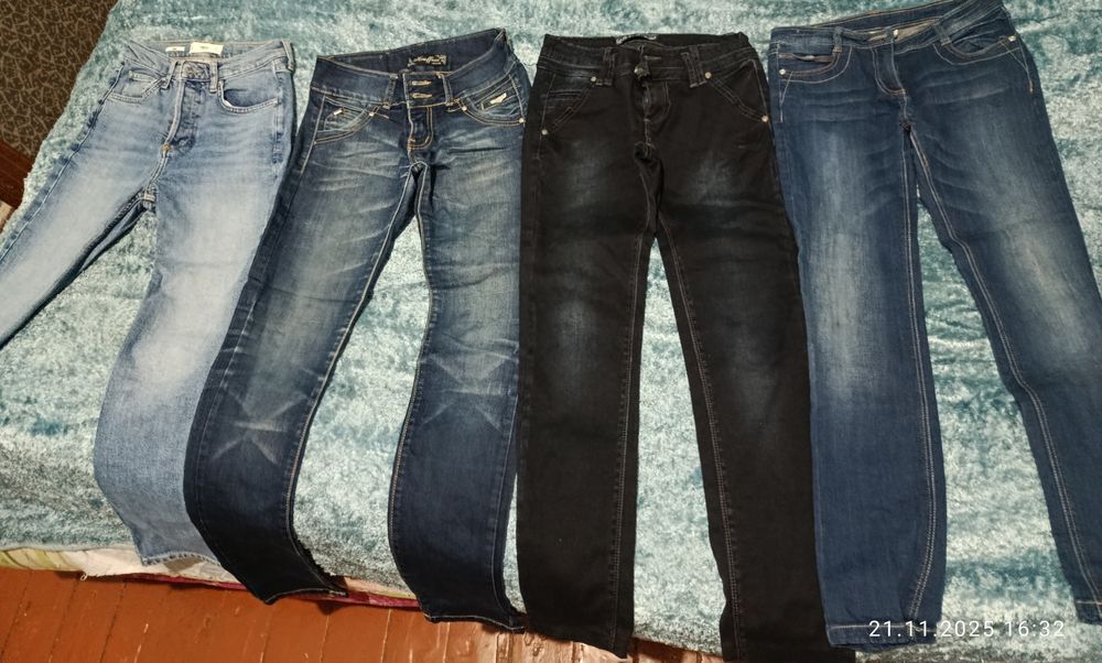 Джинсы -брюки женские.