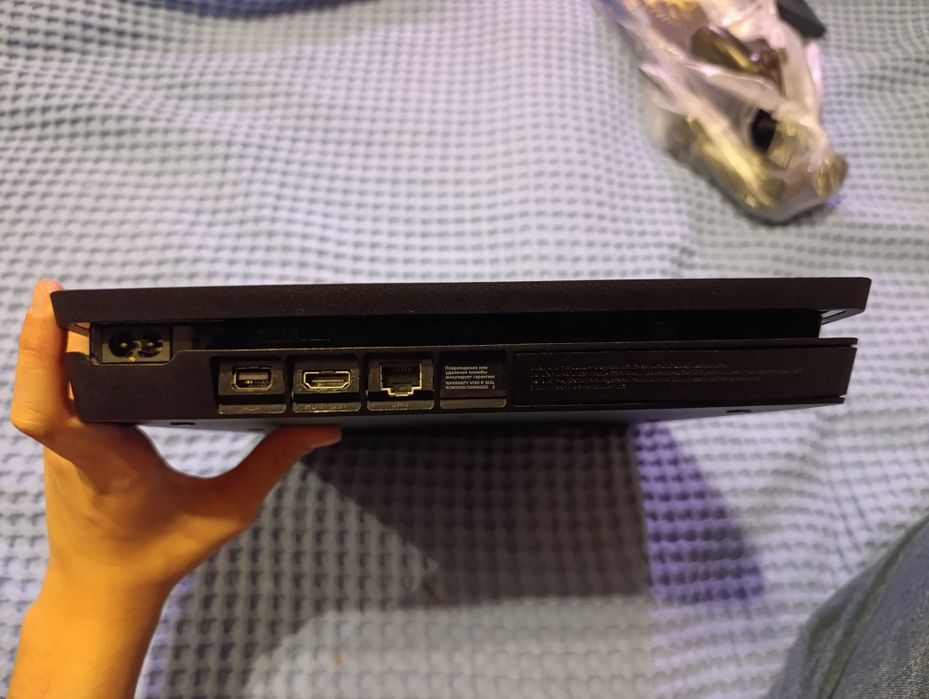 Продам Playstation 4