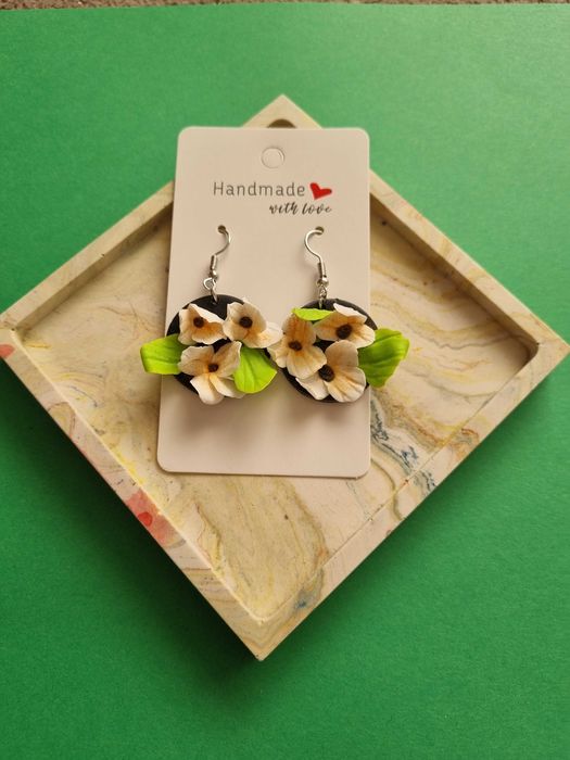 Bijuterii lucrate manual