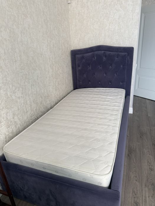 Продам кровать с матрасом