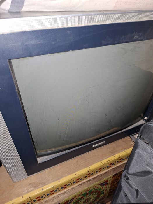 Televizor eski, srochniy sotiladi