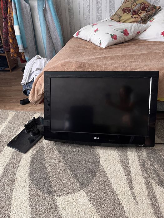 Телевизор LG с креплением