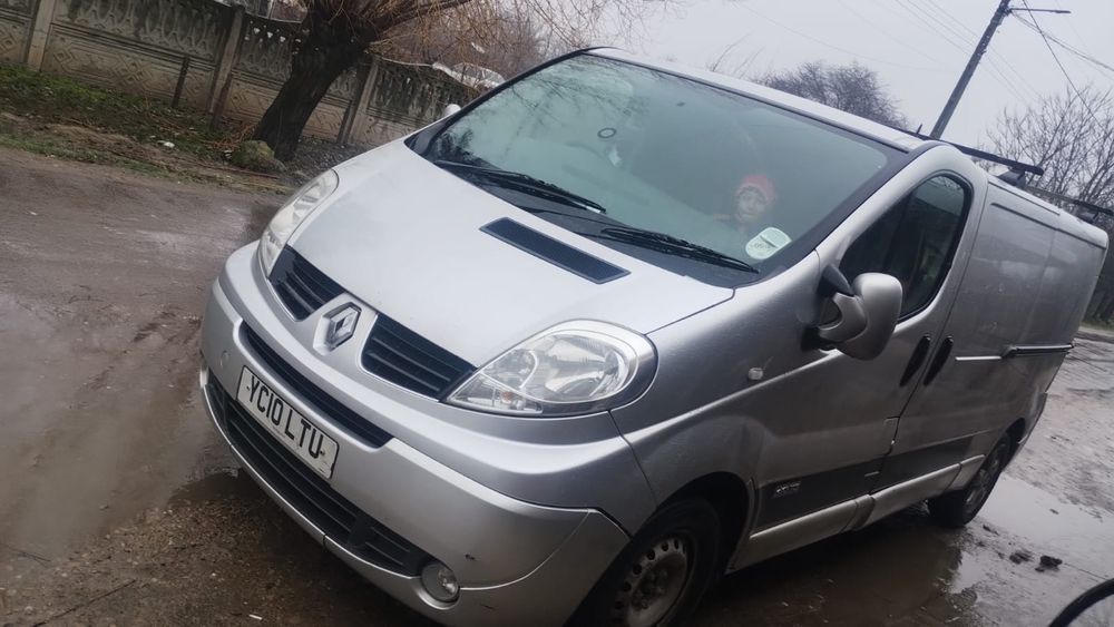 Renault trafic 2.0d 2010 volan dreapta