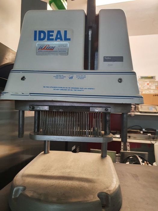 Хладилни маси1400лв,стъклени витрини 900лв 100бр,налични