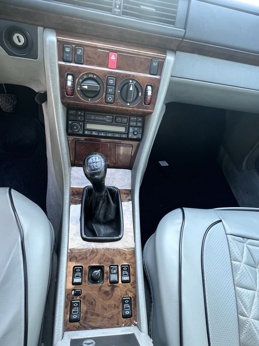 Mercedes C124 (W124 coupe )