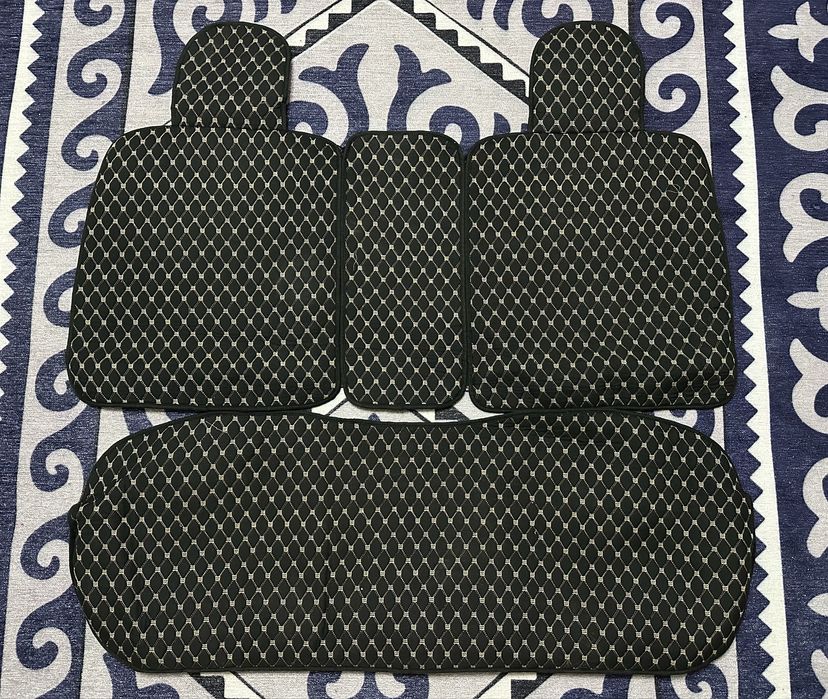 Продам универсальный чехол для авто