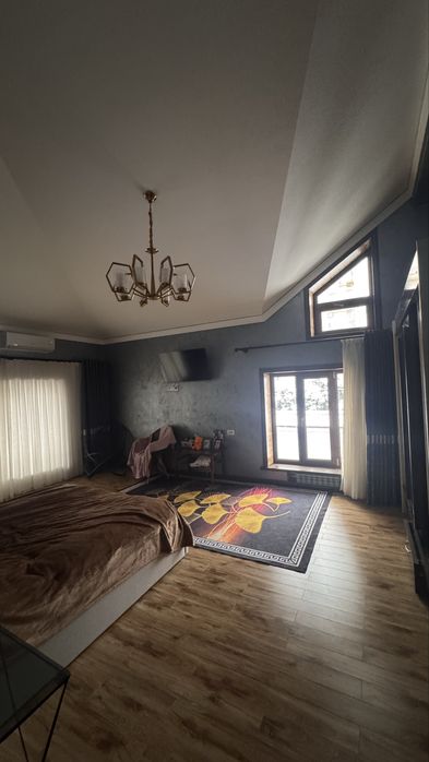 5 соток участок, 2 эатажа с бассейном