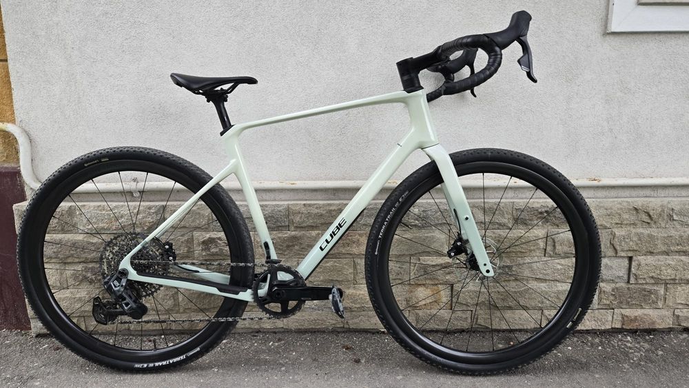 Vând gravel de carbon cube