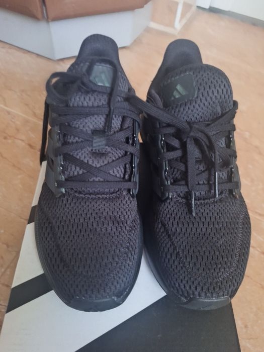 Дамски маратонки на Adidas за 55лв