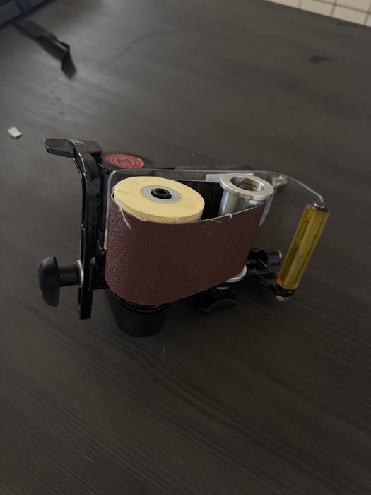 Mașină pneumatică profesională pentru efecte distressed pe denim / Jeans Sand Grinding Machine