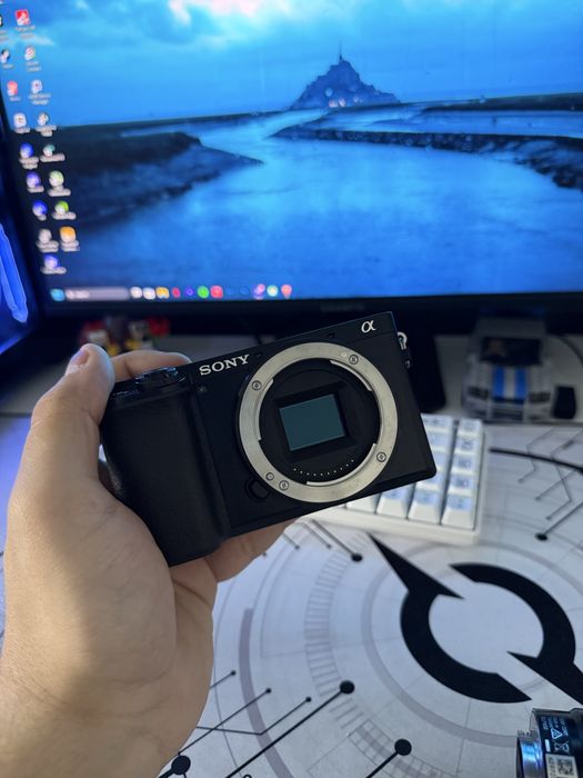 Sony A6100 + kit obiectiv sony 16-50mm
