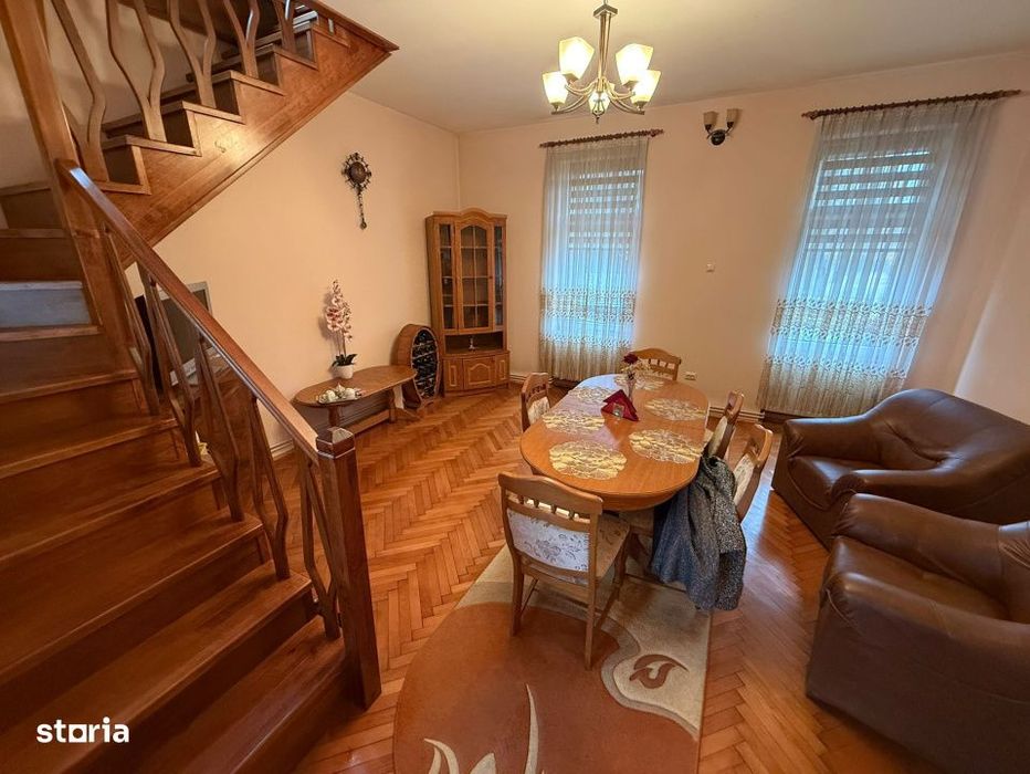 Casa cu garaj si 2 seminee, langa Parcul Mare – Str. Victoriei, Baia