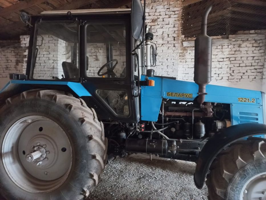 Продаеться Трактор 1221.2