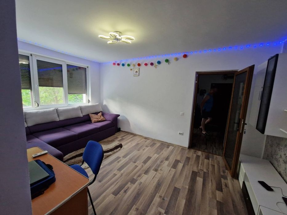 Vând apartament 4 camere