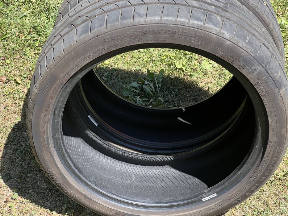 Se ofera spre vanzare 2 caucicuri Continental  R18