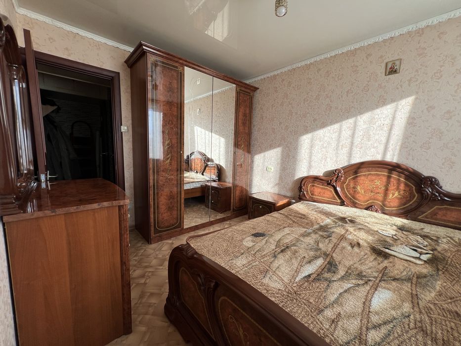 Продам спальный гарнитур