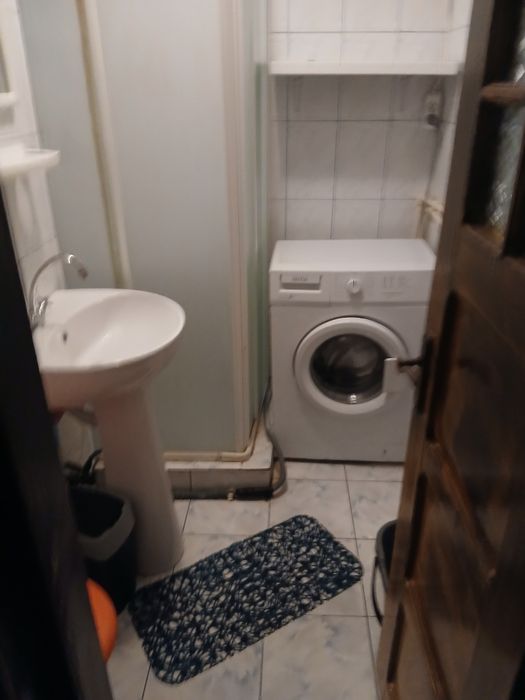 Inchiriez garsoniera negru voda