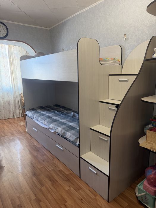 Продам двухъярусную кровать