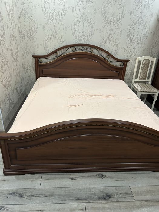 Продам спальный гарнитур